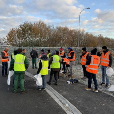 Finimetal volunteers community cleaning Biache